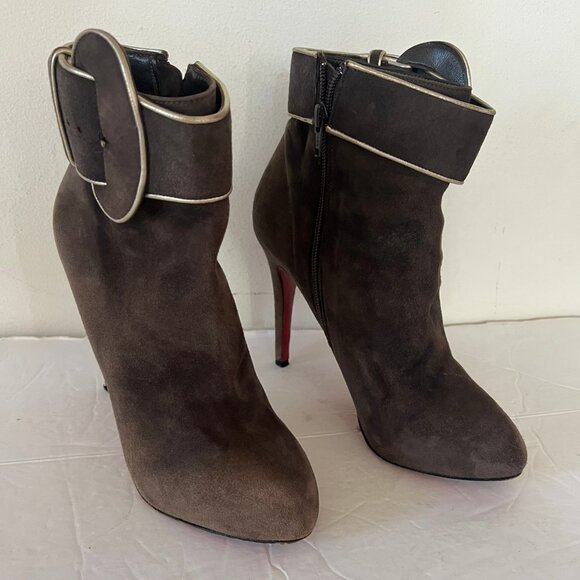 $1200 CHRISTIAN LOUBOUTIN ELEPHANT GREY TROTTINETTE SUEDE ANKLE BOOTS SZ 39 - Picture 1 of 9